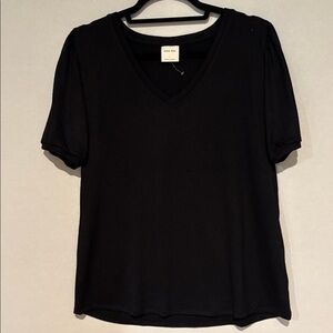 NWOT. Mod Ref - Women's V-Neck Puff Sleeve Shirt. Size Large. Black
